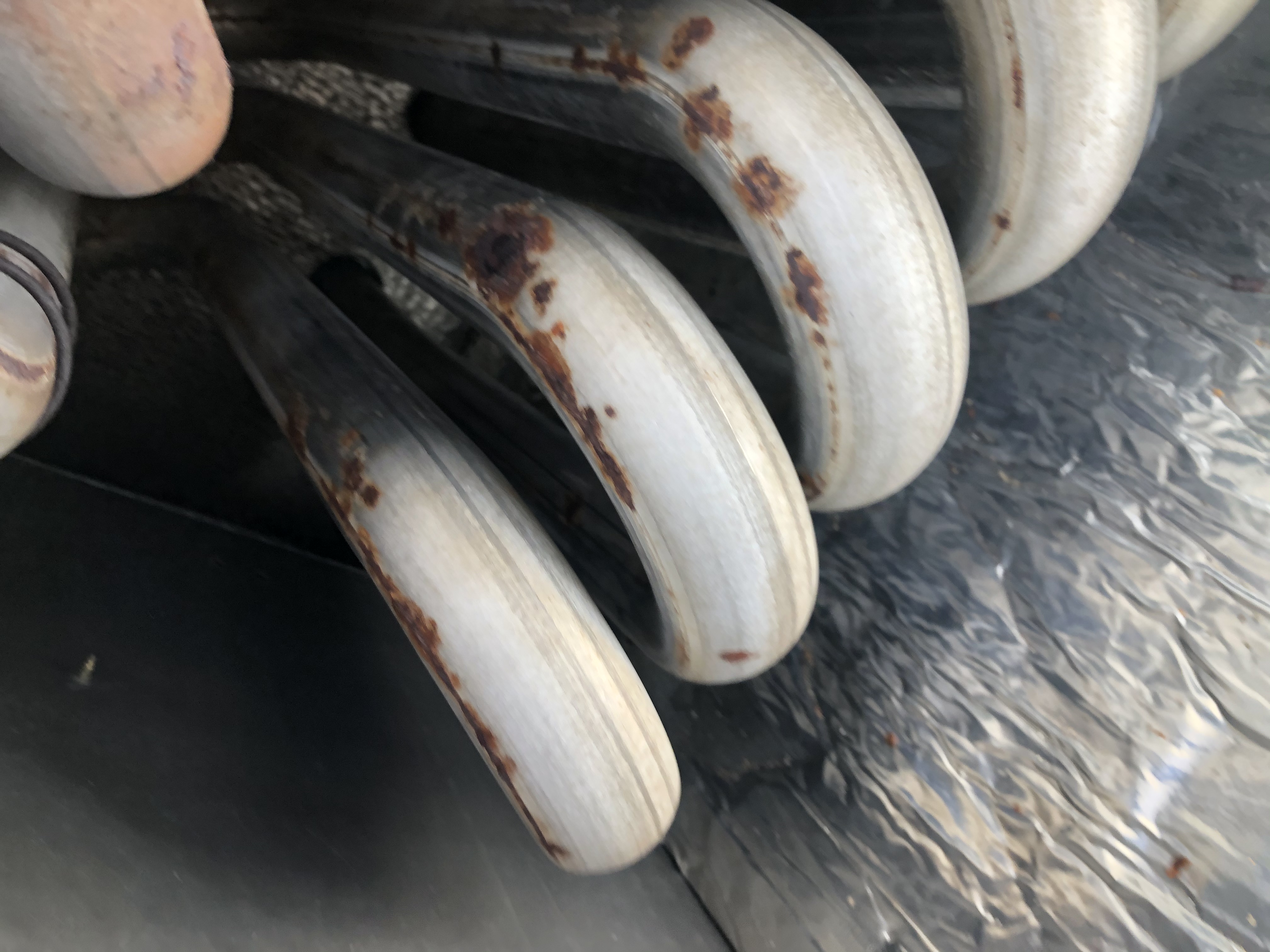 Rust and cracking along the bends of a furnace heat exchanger cell